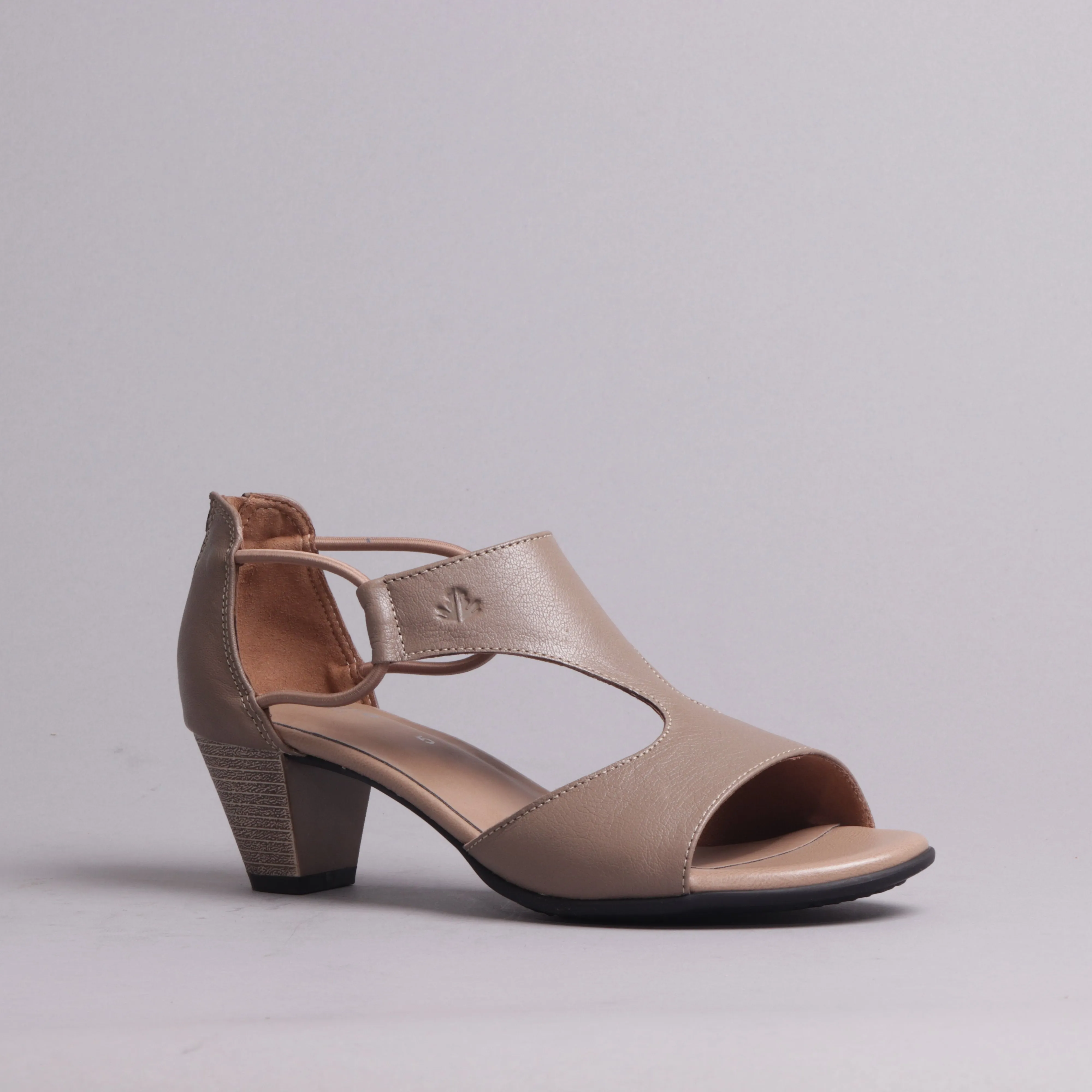 11645 - WIDER FIT T-BAR HEEL