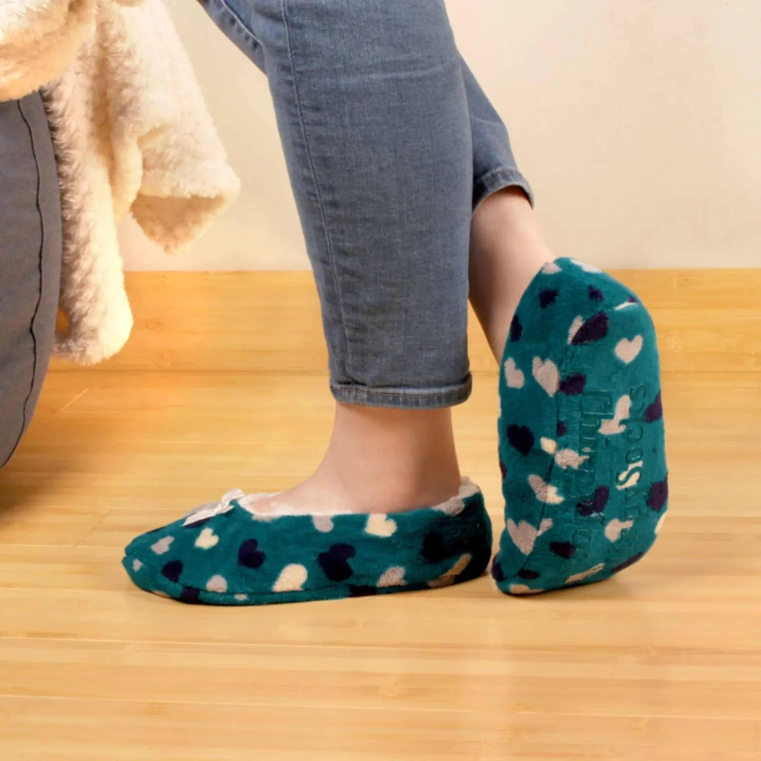 BambooMN Adult Women's Super Soft Warm Cozy Fuzzy Furry Slippers Non-Slip Lined Socks