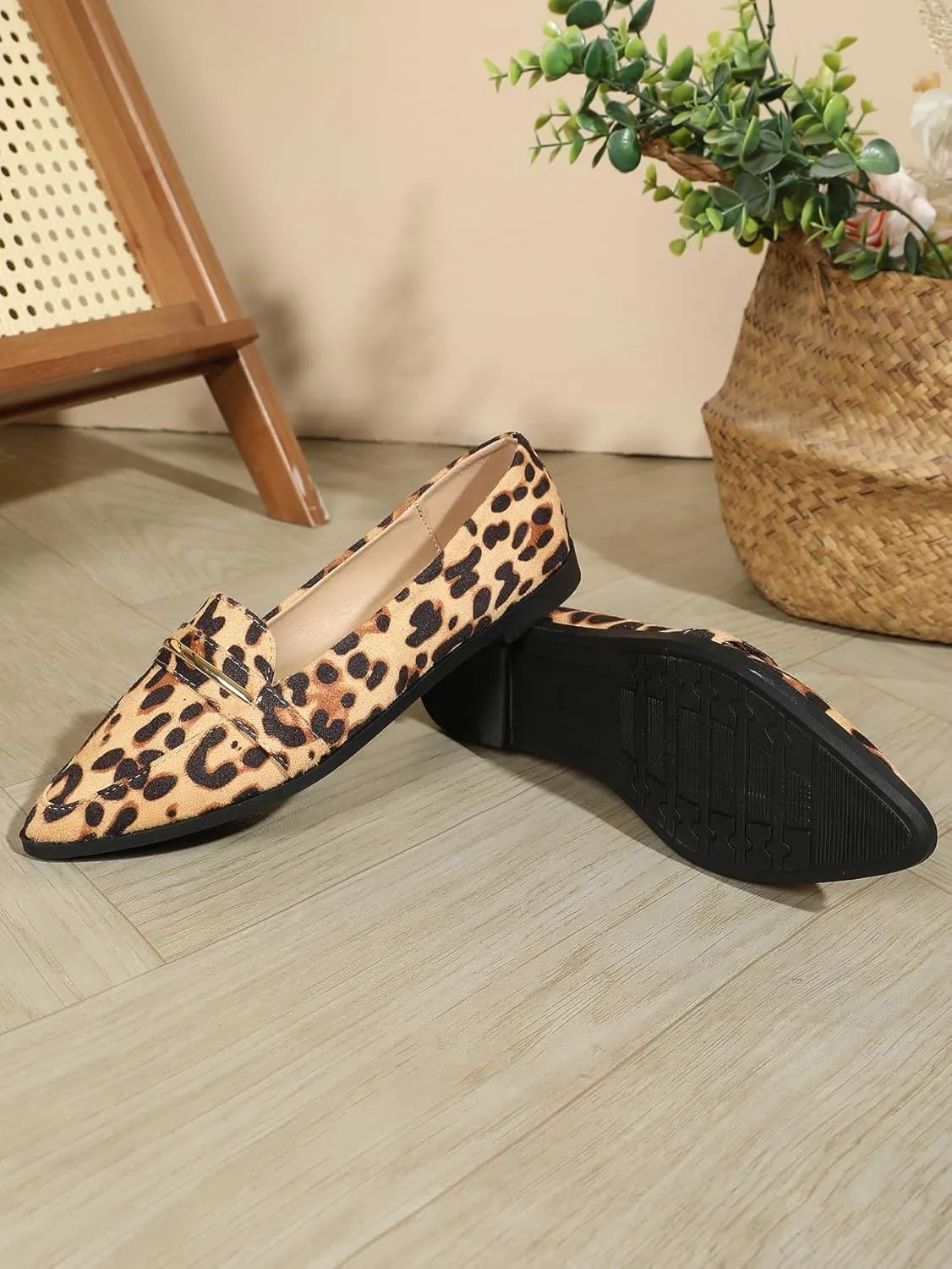 Comfortable Leather Suede Slip On Loafer Flats for Women Casual Work Flat Shoes Women's Pointed Toe Penny Loafers Office Driving Ballet Flats