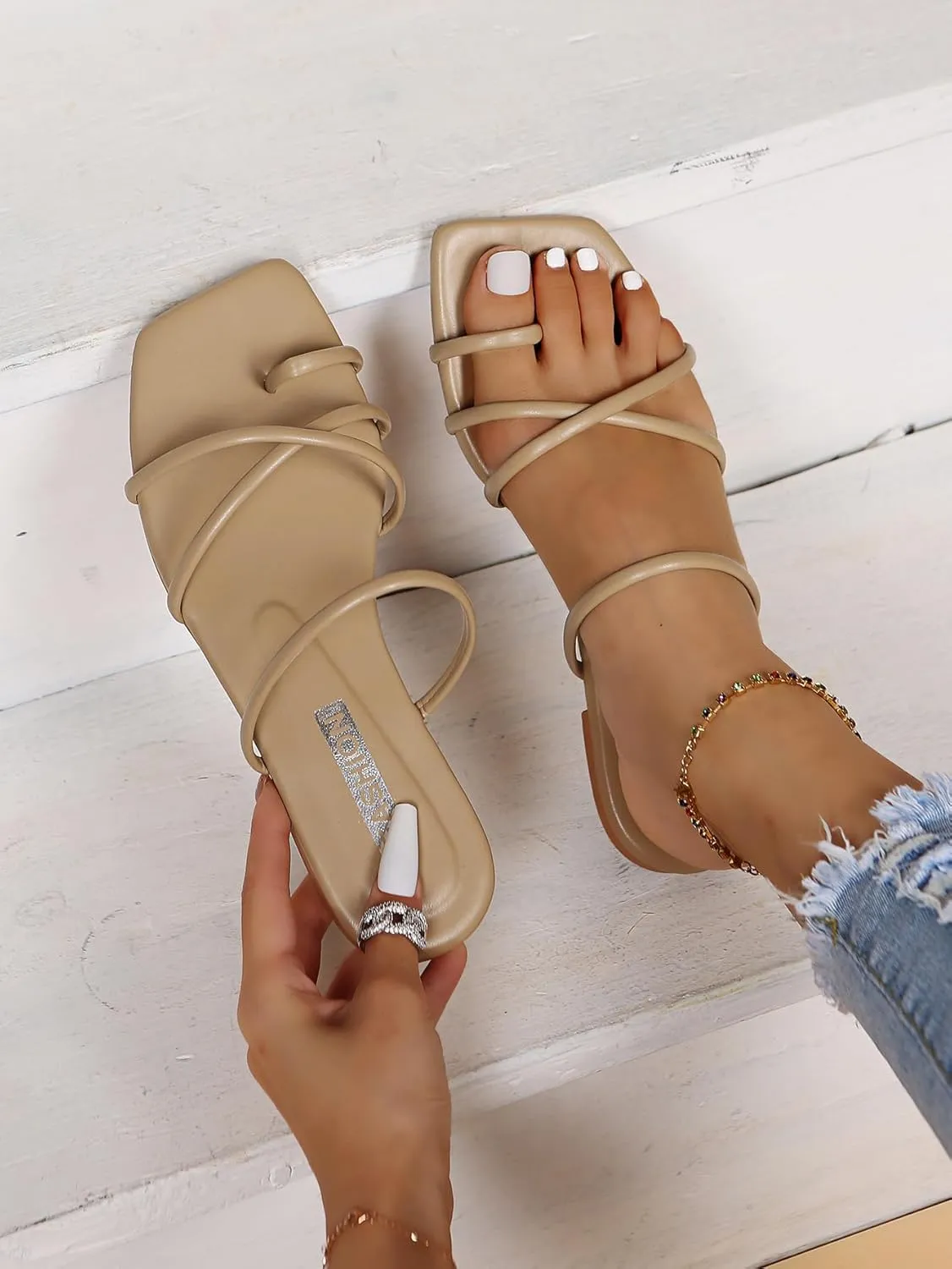 GORGLITTER Women's Cute Strappy Sandals Flat Sandals Toe Ring Summer Slide Sandal Slip on Flip Flops