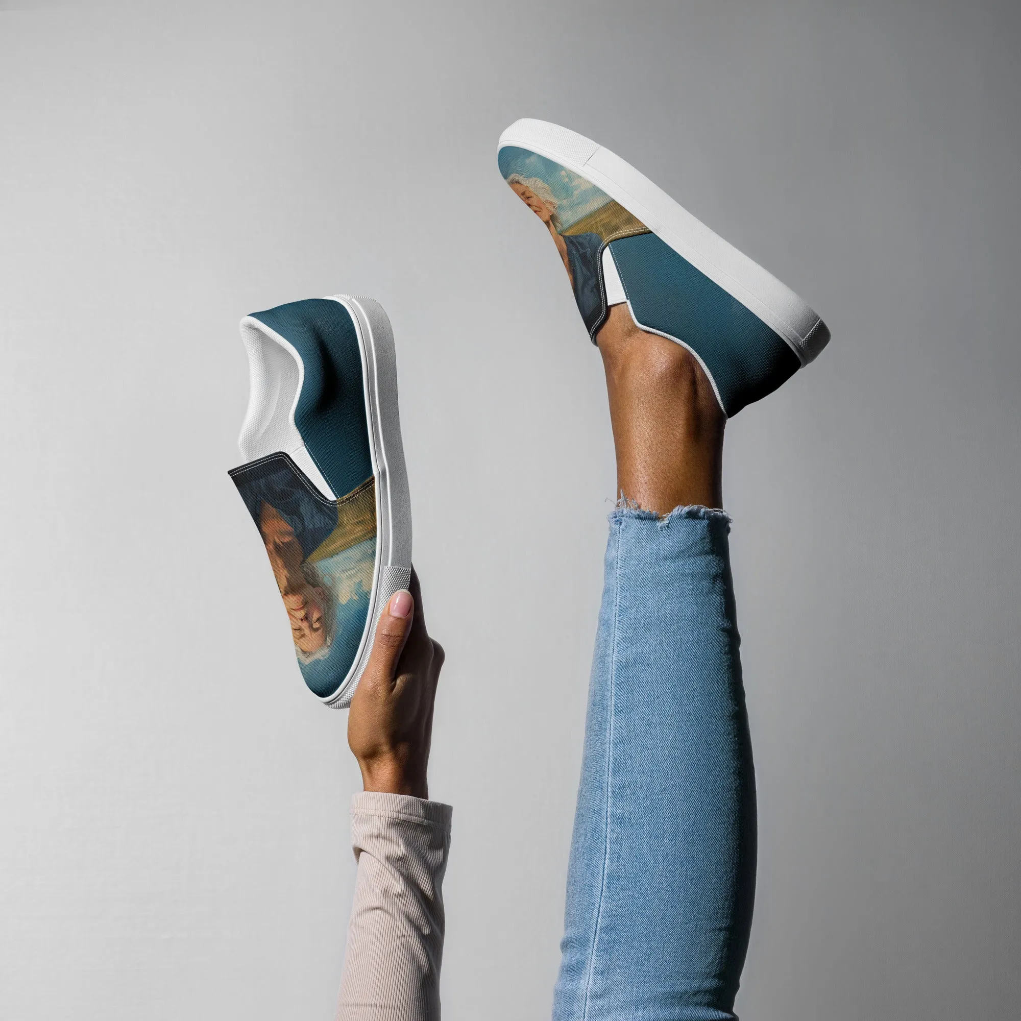 Inner Horizon Women’s slip-on canvas shoes