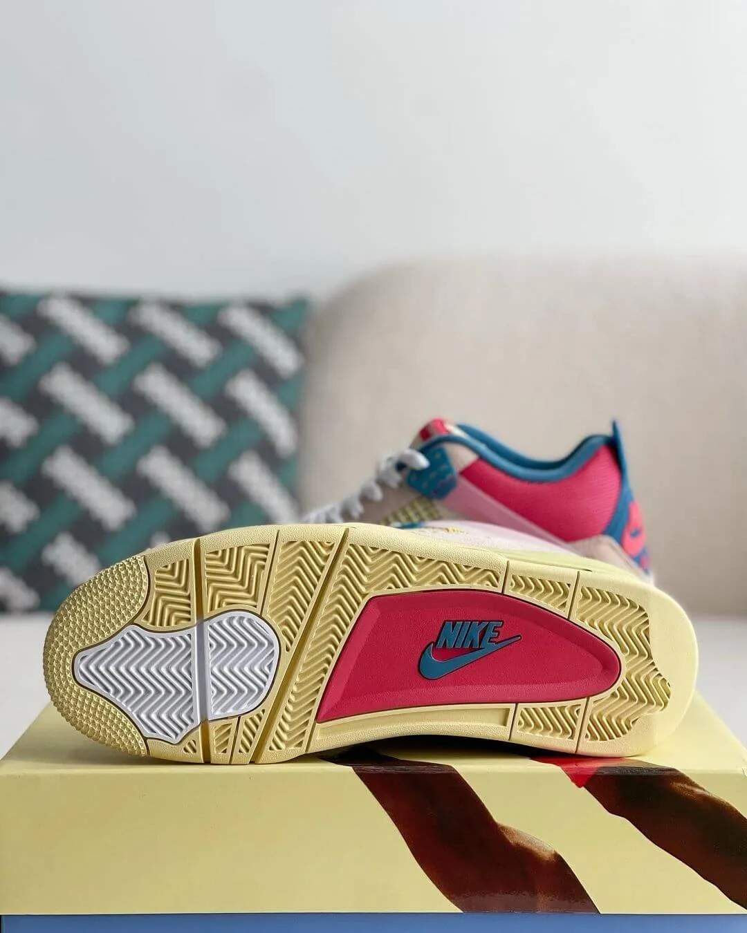 Jordan 4 Retro Union Guava Ice sneakers