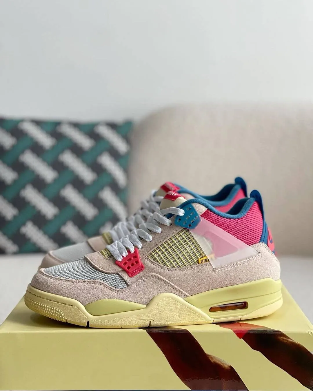 Jordan 4 Retro Union Guava Ice sneakers