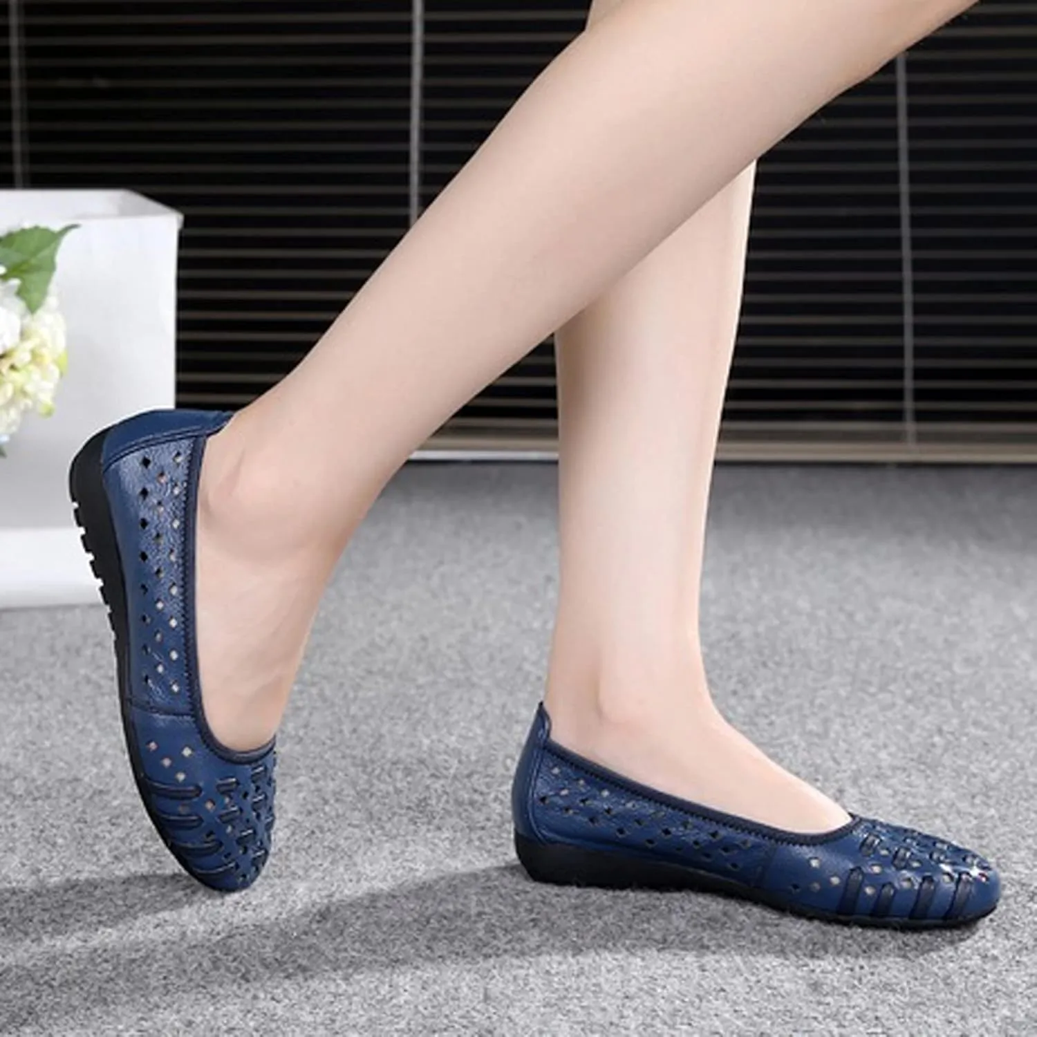 LUXINYU Women's Slip on Flats,Round Toe Hallow Flat Shoes, Soft Comfortable Cowhide Soft-soled Flats