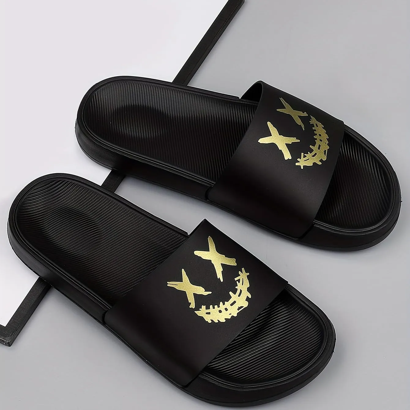 Men's Cartoon Smile Print Slip-On Slides - Soft, Non-Slip Indoor/Outdoor Slippers