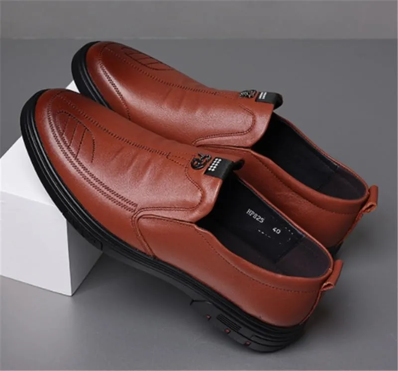 Men's Casual Shoes Round Shoes Rubber Soft Sole Slip-on Fashion Breathable Leather Shoes for Men
