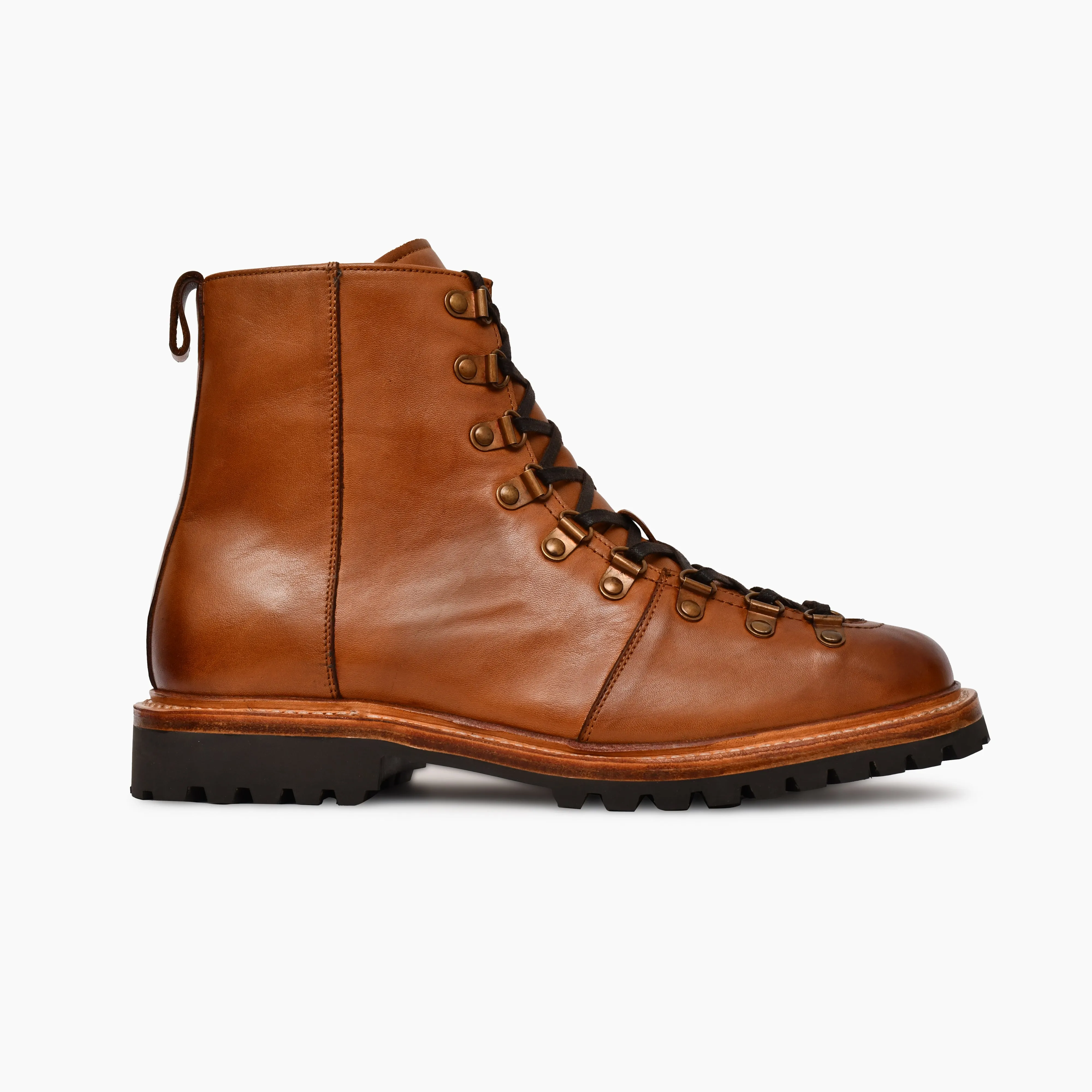 NINE EYELETS ANKLE BOOT