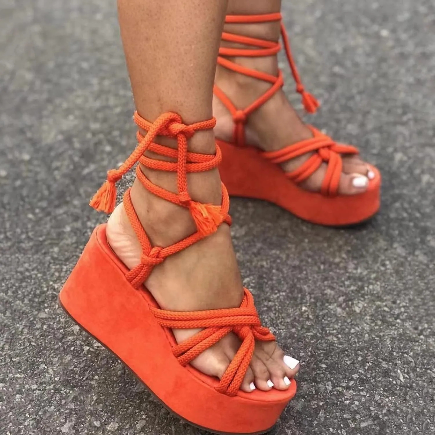 oiangi Chunky Sandals for Women Summer Casual Crossed Hemp Rope Straps Lace Up Open Toe Wedge Platform Sandals Solid Comfy Round Toe Outdoor Ladies Shoes