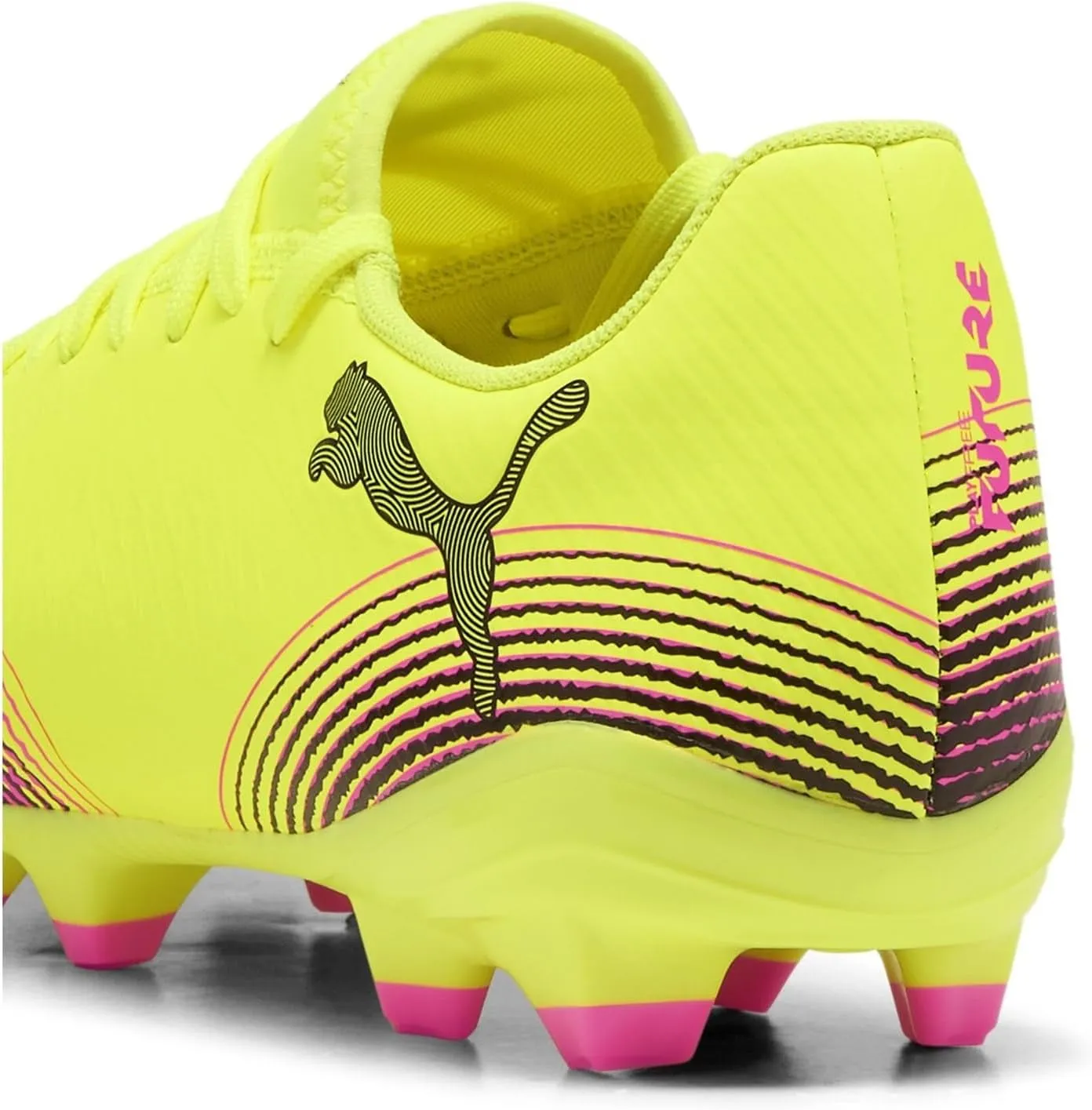 PUMA Women's Football Soccer Shoe