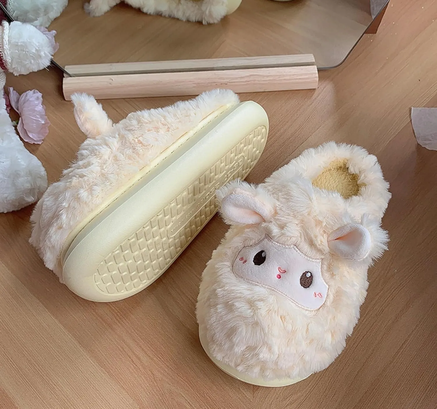 Sheep slippers Interesting animal shoes Warm keeping plush adult cartoon slippers for men and women at home
