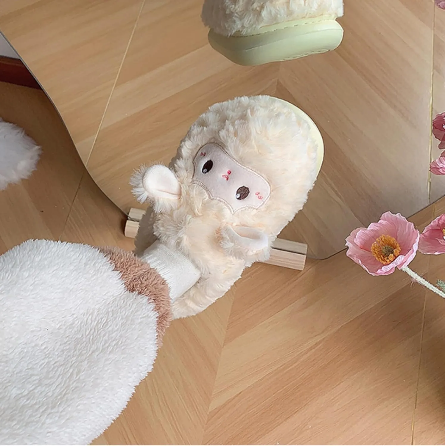 Sheep slippers Interesting animal shoes Warm keeping plush adult cartoon slippers for men and women at home