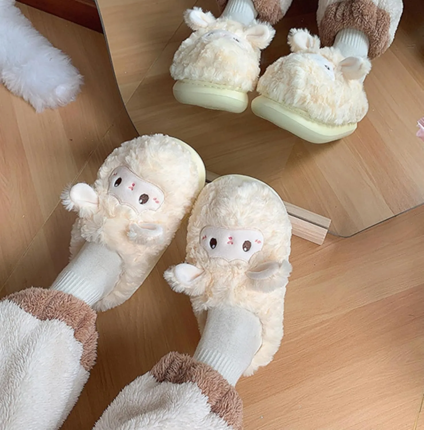Sheep slippers Interesting animal shoes Warm keeping plush adult cartoon slippers for men and women at home