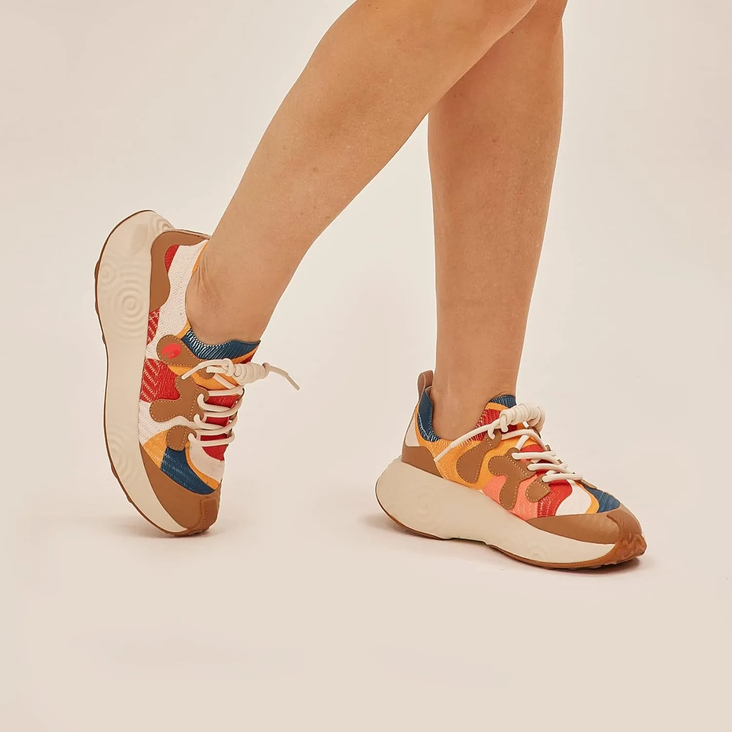 UIN Women's Platform Walking Shoes Casual Comfortable Art Painted Travel Fashion Sneaker Brava